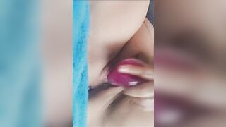 Strokes on my twat. Squirt. Groaning. Huge-vibrator. 17cm dick.
