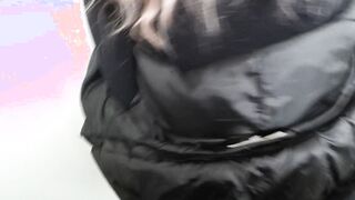 Дал в рот соседке в подъезде и трахнул ее возле мусоропровода