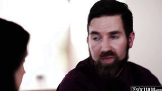 Babe golddigger has to fuck bf n stepdad