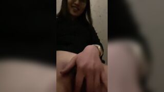 淫乱OLが仕事中に声を漏らしてトイレでオナニー②