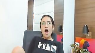 Babe Loves To Fuck A Big Dildo