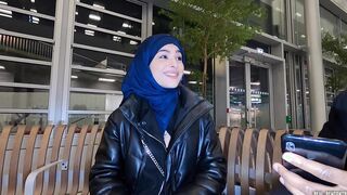 L'iranienne voilée Nadja se fait défoncer en anal dans les restroom et dans un couloir pour payer l'avion