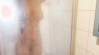 WOMEN with PRETTY LONG MELONS takes a SHOWER