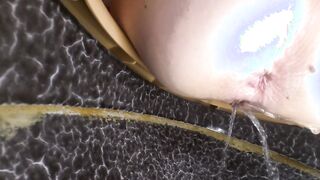 PEEING INSIDE THE WC CLOSEUP!!