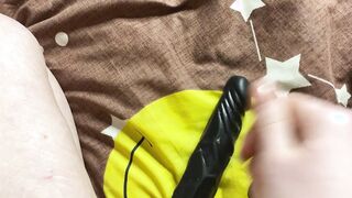 JUICY CLOSE-UP OF HER VIBRATOR FUCKING HER TWAT HOLE