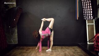 Mila Gimnasterka curly bushy flexible gymnast