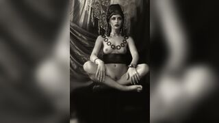 milf eats girl well