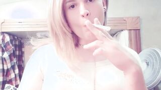 Hottie 19 Yo Smoking 120's For her 1st Time