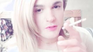 Hottie 19 Yo Smoking 120's For her 1st Time