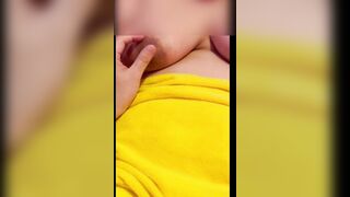 【ぱいぱん】見られてるだけで濡れちゃうのは、変態なのかなぁ。乳首もこりこり、おまんこはヌルヌル。カメラ越しに見られてると思うだけで。気持ちよくなっちゃいます。