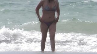 Old hot on the beach she shows off, liking the sea and masturbates before getting banged by he