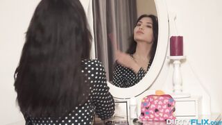 Kinky Flix - Courtesan Azumi Liu orgasm and cumspray
