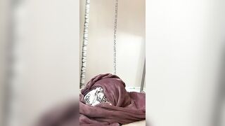 Maid finds Sybian into house and ride it before she gets caught