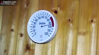 Junge Mom wird in der Sauna gefickt
