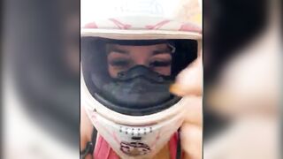 gostosa se masturba na rua Girl masturbation in public