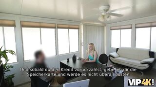 VIP4K. Kreditsachbearbeiter dringt inside enge Muschi ein und gibt Mädchen einen Kredit