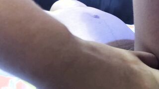 mi vecino me encuentra desnuda y me masturba