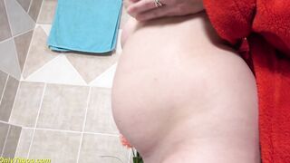 ninth month pregnant milf squirting