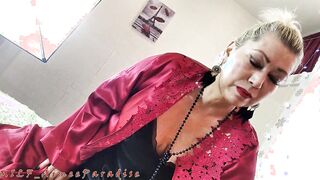 Sexual Russian mom fervently blows a strong dick... ))