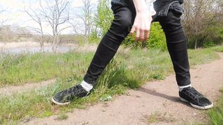 I pissing while pleasing into nature