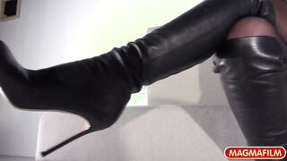 Inked sexy gets butt finger bang and slit banged