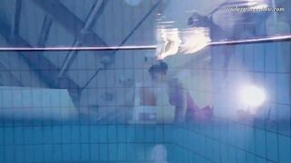 Beauty Zlata Cutie got turned on into the pool
