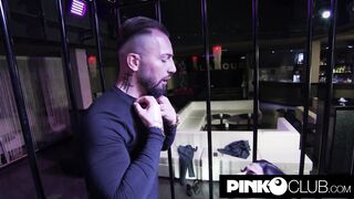 Lady Muffin squirts and dig inside the cage with Tommy A Canaglia