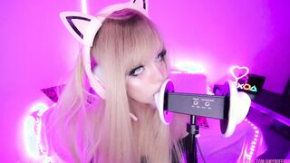 KAWAII HUGE JUGS CUNT WITH MOUTH TRIES TO SPEAK SPANISH