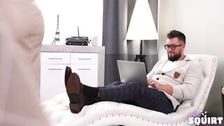 Hung fellow fucks svelte GF and drives her to squirt orgasm