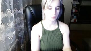 Huge Tits Curvy 19 Yo performer
