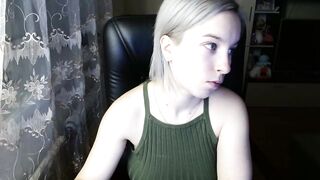 Huge Tits Curvy 19 Yo performer