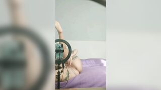 Kinky women masturbates into front of the mirror and reaches orgasm