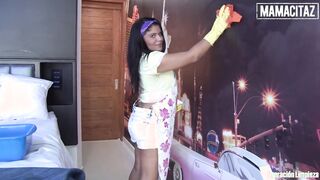 OPERACION LIMPIEZA - Vick Valencia Cleans The House Before The Penis - MAMACITAZ