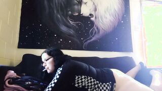 Smoking gothic skank humping pillows til orgasm
