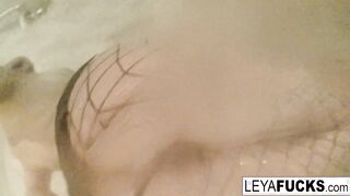 Leya Falcon takes a camera with her in the shower