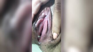 CLOSE UP OF HOW URINE COMES OUT OF A UNSHAVED SNATCH!Comment if you like it