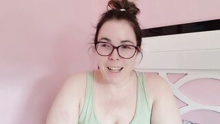 GRANDES tetas y un coño mojado! Mia Khalifa tiene una doble! Evita Camila Mia Khalifa GALLEGA