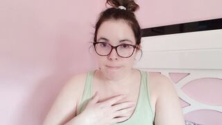 GRANDES tetas y un coño mojado! Mia Khalifa tiene una doble! Evita Camila Mia Khalifa GALLEGA