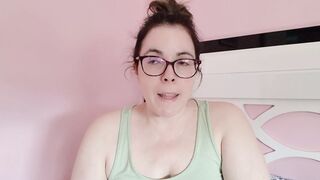 GRANDES tetas y un coño mojado! Mia Khalifa tiene una doble! Evita Camila Mia Khalifa GALLEGA