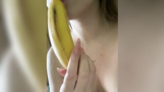 View how this bimbo fucks her mouth with a long banana