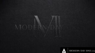 MODERN-DAY SINS - Jade Venus CAUGHT Eva Maxim Jerking Off