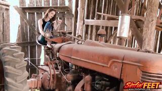 Hippie country bimbos Starshine Kinky Foot Film for Sinful Foot