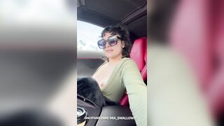 SHE WANTS TO GIVES ROAD ORAL SEX
