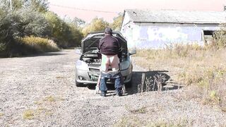 Outdoor sex. Goddess mommy Cougar Frina vehicle broke down again.