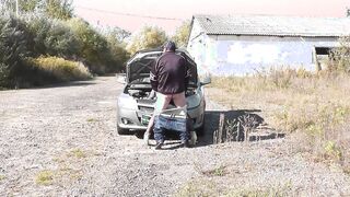 Outdoor sex. Goddess mommy Cougar Frina vehicle broke down again.