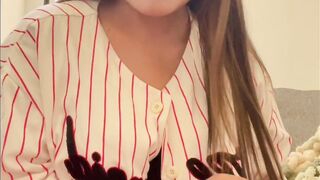 Let me help you cum while i’m into my living room