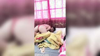 Jovencita despierta a su primo para coger 
