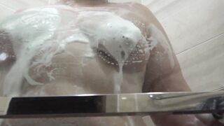 Long butt into soapy foam. Chubby incredible sexy mom washes into