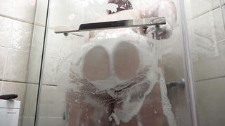 Long butt into soapy foam. Chubby incredible sexy mom washes into