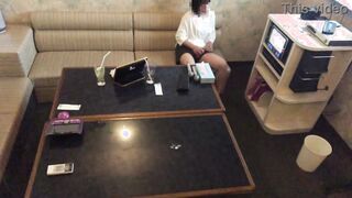 [Amateur] A humongous school girl who masturbates with karaoke